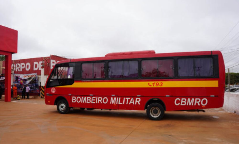 Governo de Rondônia entregou micro-ônibus à Corporação