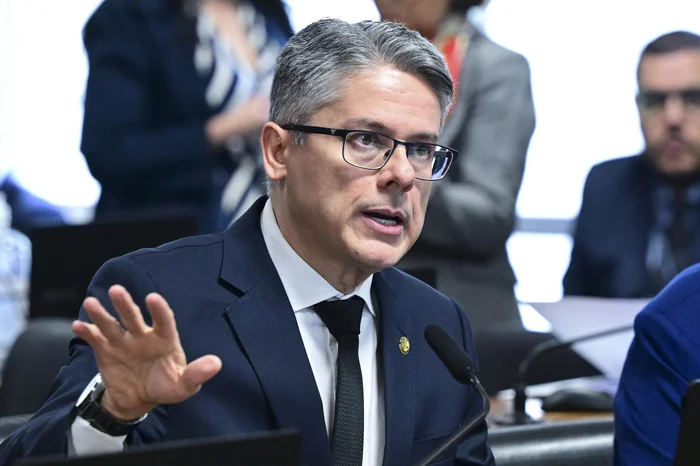 Alessandro Vieira (MDB-SE) apresentou relatório contrário à PEC da Blindagem na CCJ do Senado. Geraldo Magela / Agência Senado/Divulgação
