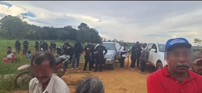 PM em volta de posseiros no interior de Rondônia — Foto: Arquivo Pessoal
