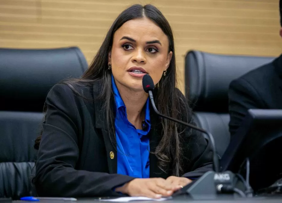 Dra Taíssa apresenta projeto que cria política para descarte e reciclagem de baterias de veículos elétricos