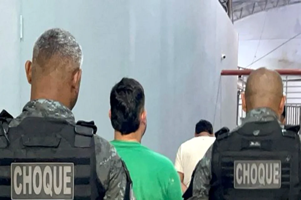 BPChoque e FTICCO prendem dupla com pistola furtada de policial