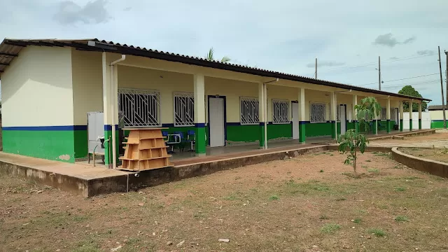 Em resposta à indicação da Dra. Taíssa, Governo prioriza investimento em infraestrutura própria para solucionar superlotação e garantir dignidade aos alunos de Nova Dimensão