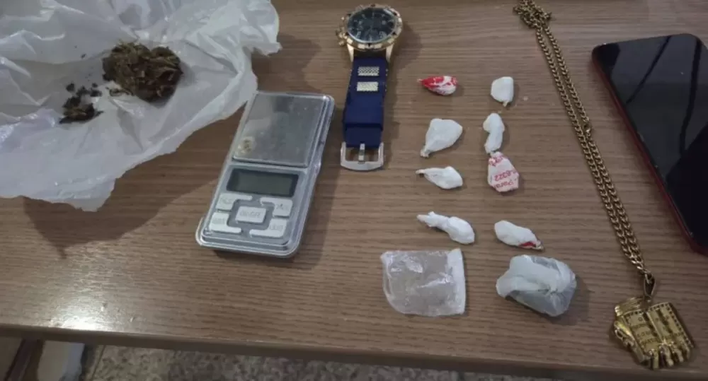 Polícia encontra drogas escondidas em capa de celular e prende suspeito em RO