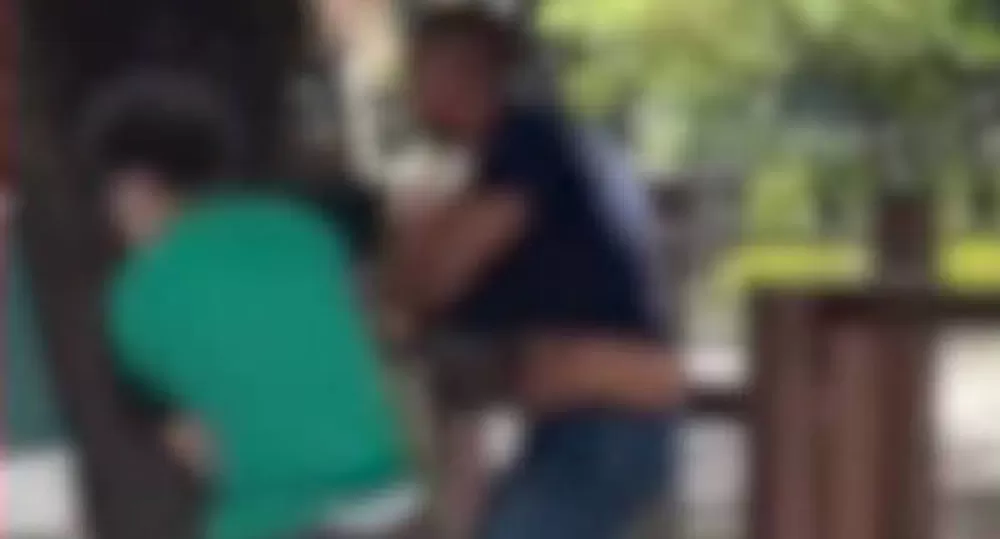 Seis suspeitos rendem adolescentes e roubam bicicleta elétrica em praça no interior de RO