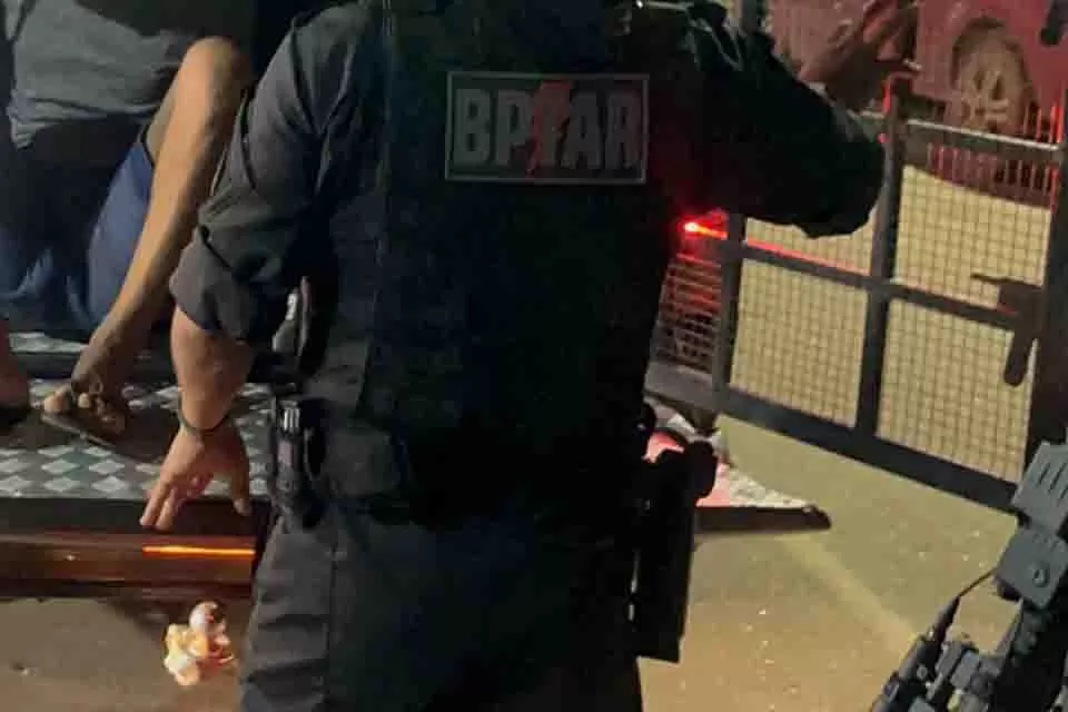 Homem é preso após agredir esposa por ciúmes em Guajará-Mirim