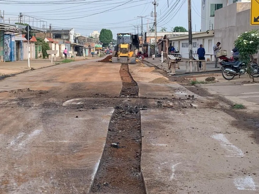 Fim do caos: Léo Moraes sanciona Lei que obriga empresas a reparar danos em vias públicas e prevê multas de até R$ 2, 1 milhões