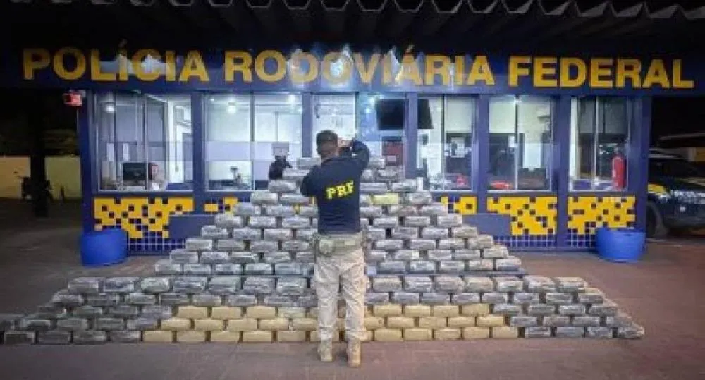 PRF apreende 540 kg de skunk em caminhão vindo de Rondônia