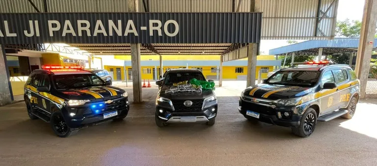 PRF apreende mais de 11 kg de drogas e veículo adulterado em Ji-Paraná