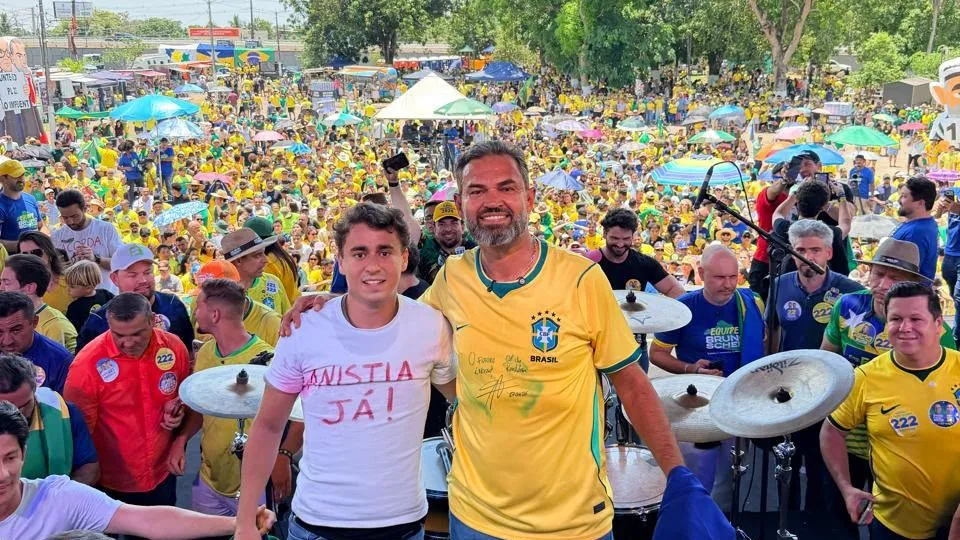 Bruno Scheid e Nikolas Ferreira comandam “Fora Moraes” diante de multidão em Ji-Paraná