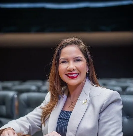 Cristiane Lopes celebra conquista histórica para agentes de saúde após anos de luta pela valorização da categoria