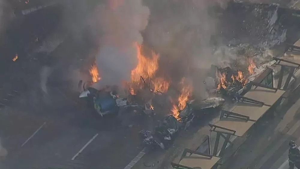  Avião de pequeno porte cai na zona norte de São Paulo